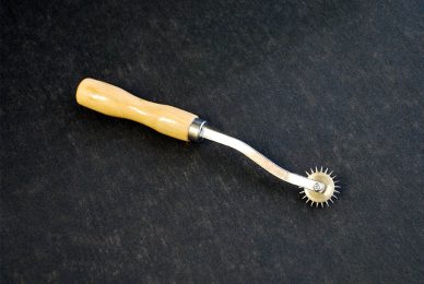 Tracing Wheel, Spikes (wooden handle)